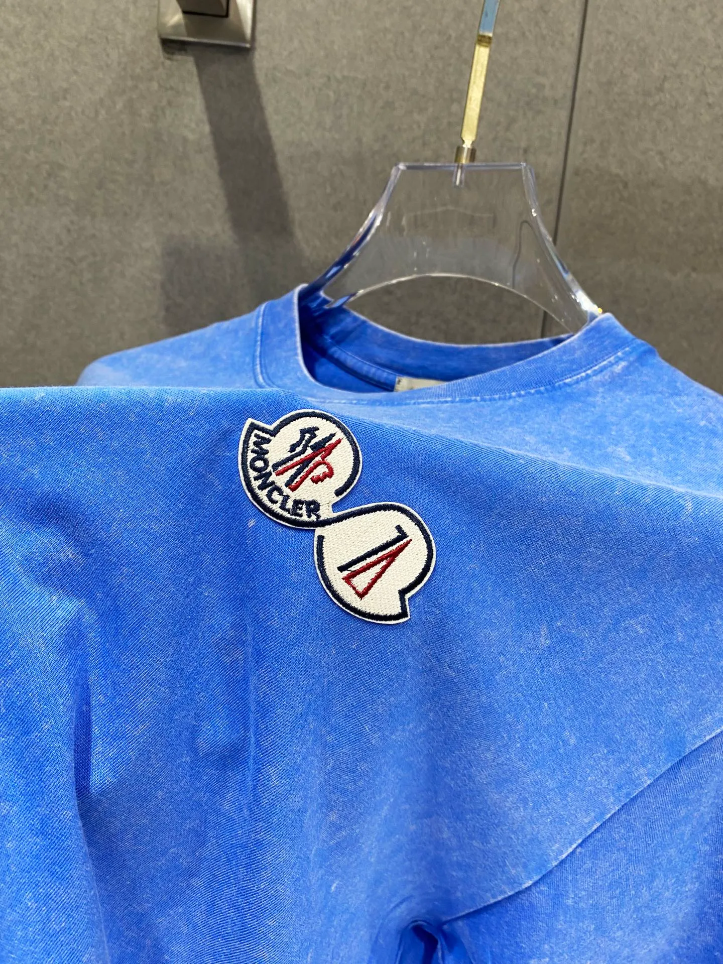 Moncler/ ， T ， LOGO ， ，250 ， ， ， Quality Original ， ， ， Premium 。 ！ :Black ， ，Blue Sizes: S-XXL :250